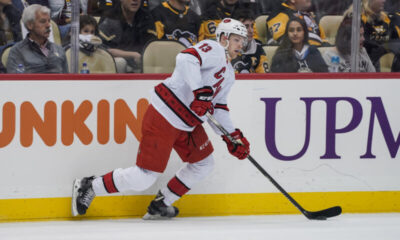 Warren Foegele siirtyi Hurricanesista Oilersiin.