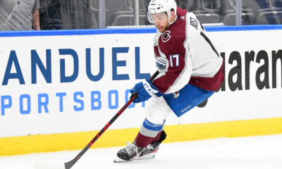 Tyson Jost on kanadalaishyökkääjä joka jatkaa Coloradossa.