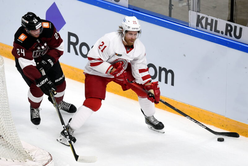 Mattias Tedenby vaihtaa maisemaa KHL:ssä.