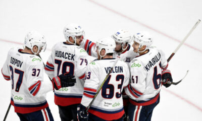 Neftekhimik juhlii voittoa.
