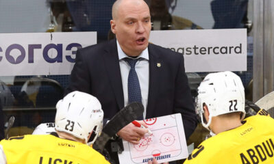 Andrei Razin Severstalin penkin takana.