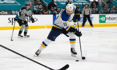 Tyler Bozak edusti viime kaudet St. Louis Bluesia.