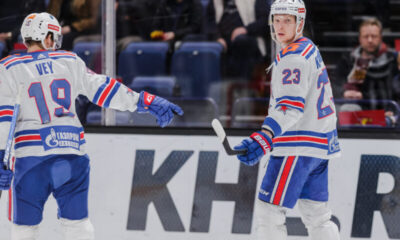 SKA:n pelaajat kentällä.