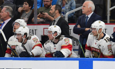 Joel Quenneville Panthersin penkin takana.
