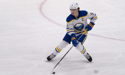 Jack Eichel Buffalon paidassa.