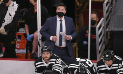 Jeremy Colliton Chicagon penkin takana.