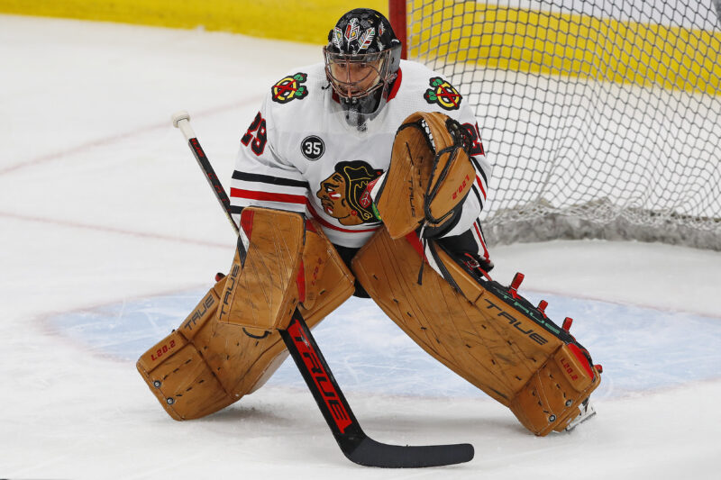Marc-Andre Fleury Chicago Blackhawksin maalilla vieraspaidassa.