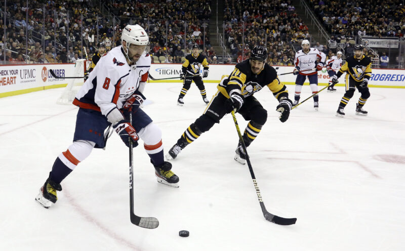 Alexander Ovechkin Washington Capitalsissa Pittsburgh Penguinsia vastaan.