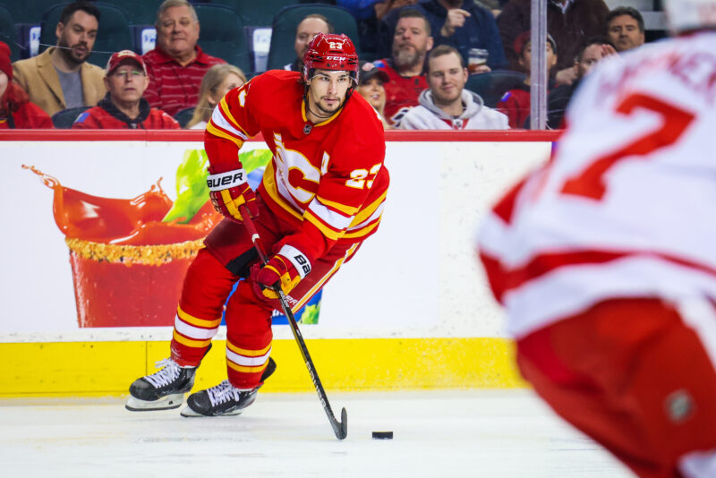 Calgary Flamesin huippusentteri Sean Monahan lonkkaleikkaukseen.