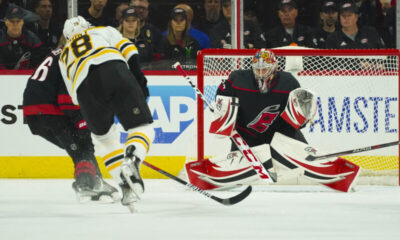 Antti Raanta pelasi vahvan pelin Carolina Hurricanesin maalilla. Boston Bruinsia vastaan.