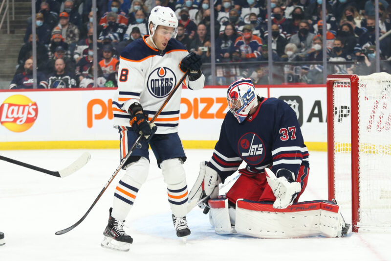 Edmonton Oilersin Kyle Turris lopetti uransa.