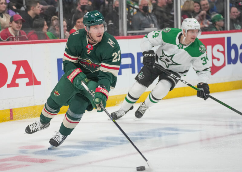 Minnesota Wildissa pelannut Dmitry Kulikov siirtyy Anaheim Ducksin riveihin.