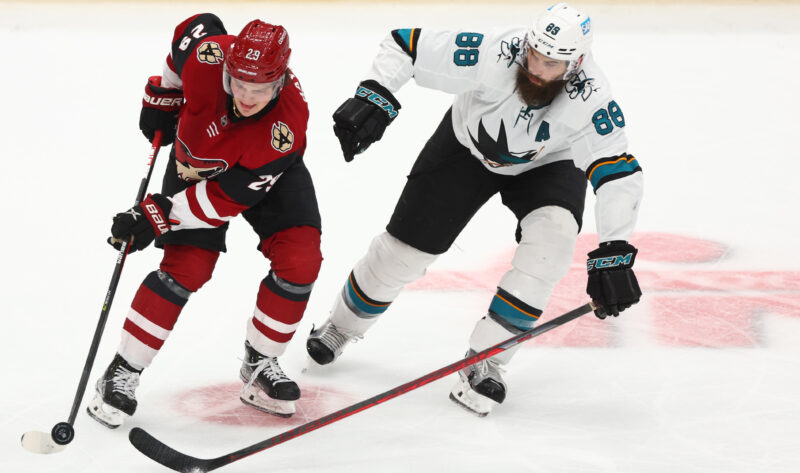 Arizona Coyotesin Barrett Hayton sai jatkosopimuksen.