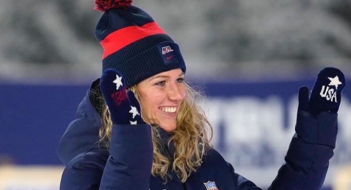 Lätkähottis pelasi lätkää täysin alasti - koko joukkue ilkosillaan mailat kädessä!