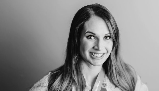 Meaghan Mikkelson on kanadalainen lätkähottis: sihisevän kuuma kaunotar