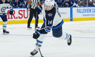 Winnipeg Jetsin suomalaispuolustaja Ville Heinola debytoi tämän kauden osalta.