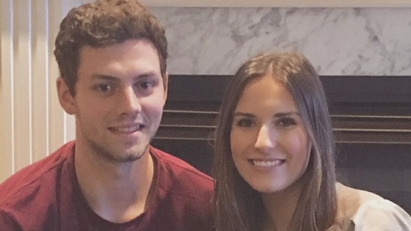 Jason Dickinsonin vaimo Alandra upeissa bikinikuvissa ystäviensä keskellä - kuva!