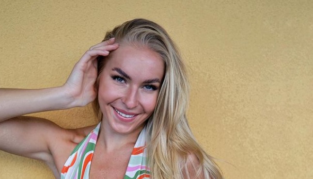 Joonas Hurrin missivaimo Alina Voronkova pelasi Unoa bikineissä rannalla - kuva!