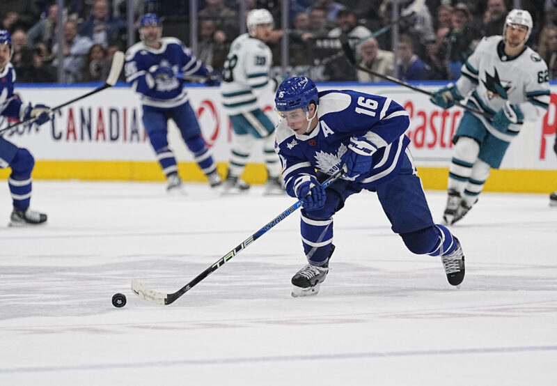 Toronto Maple Leafsin Mitch Marner hakee pisteputkelleen jatkoa.