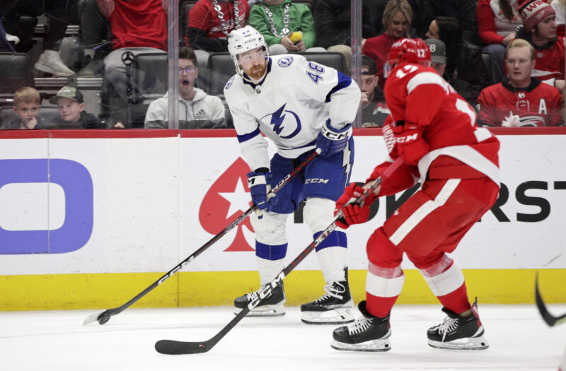 Tampa Bay Lightningin Nick Perbix teki jatkosopimuksen.