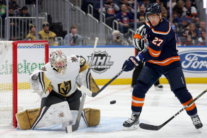 Vegas Golden Knightsin ykkösmaalivahti Logan Thompson.