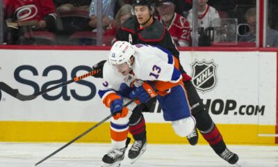 New York Islanders kohtaa Sebastian Ahon Carolina Hurricanesin.