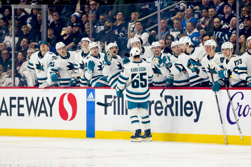 San Jose Sharksin Erik Karlsson rikkoi sadan pisteen rajan.