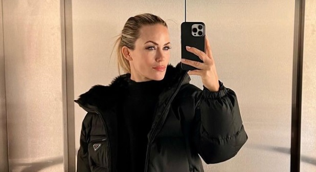 Kiekkoilija Hannu Pikkaraisen exä Martina Aitolehti uima-asussa: mikä kroppa!