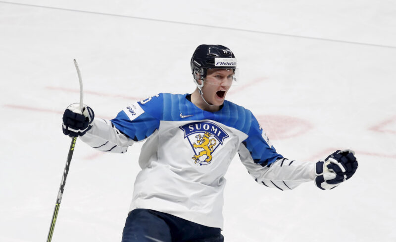 Anton Lundell Leijonien paidassa.