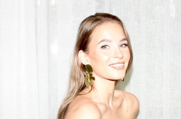 Mikael Granlundin taitelijavaimo kroppaa halaavassa bodyssä: kuva!