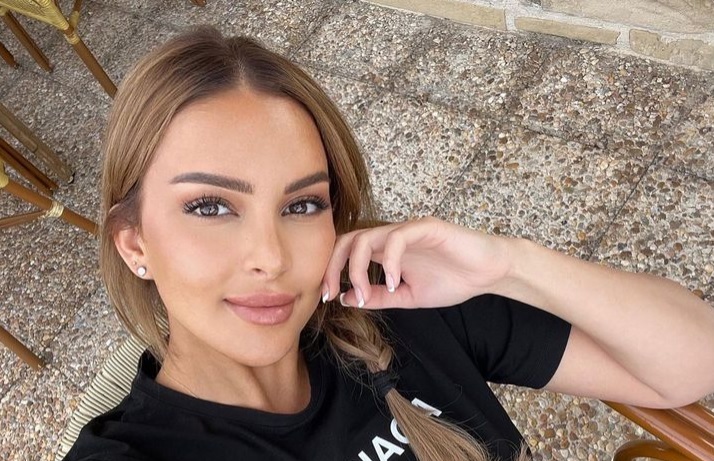 Jääkiekkoilija Jeffrey Lawmanin mallirakas pelkässä pyyhkeessä: video!