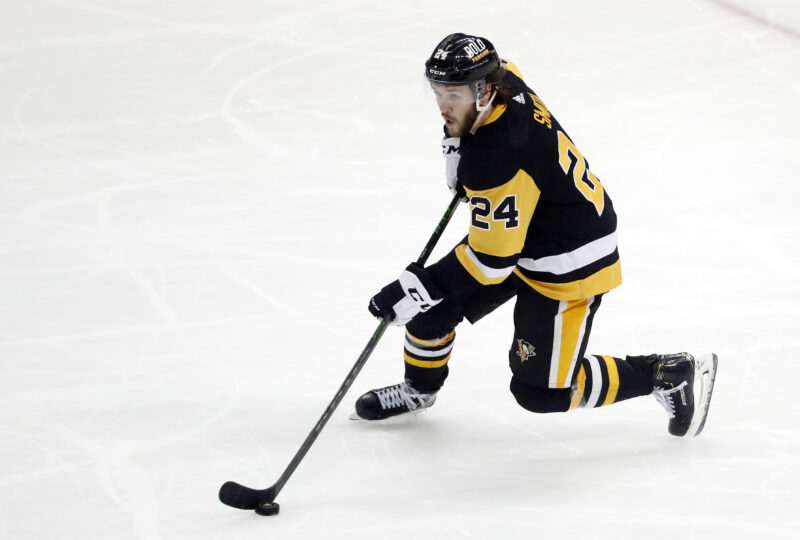 Pittsburgh Penguinsin huippulupaava puolustaja Ty Smith teki jatkosopimuksen.