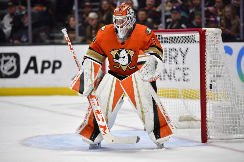Anaheim Ducksin Lukas Dostal teki jatkosopimuksen.