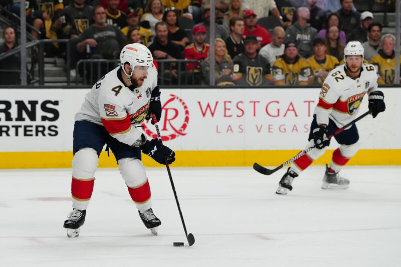 Casey Fitzgerald teki jatkosopimuksen Florida Panthersin kanssa.