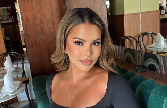 Ex-kiekkoilija Jeffrey Lawmanin missirakas rannalla mustissa biksuissa: kuva!