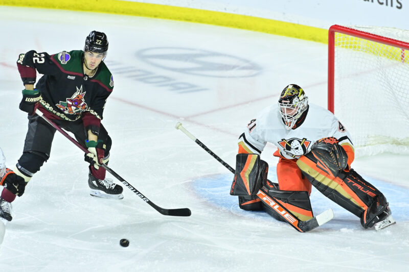 Arizona Coyotesin Jack McBain teki jatkosopimuksen.