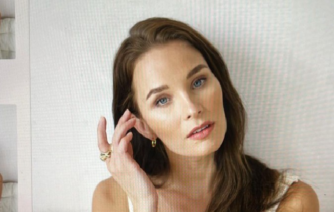 Mikael Granlundista juuri eronnut Emmi Granlund tyylikkäässä mekossa: video!