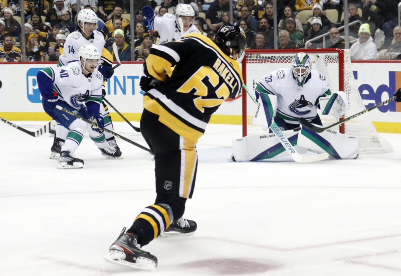 Vancouver Canucksin Spencer Martin on kaupan. Onko hän Tampa Bayn pelastaja?