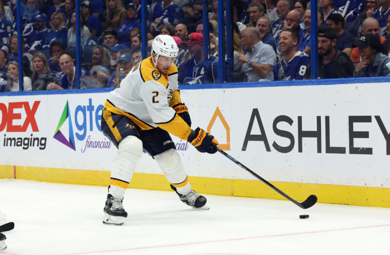 Nashville Predatorsin Luke Schenn loukkaantui.