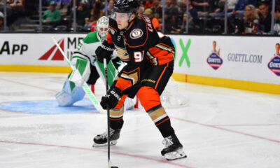 Anaheim Ducksin Leo Carlsson osui Dallas Starsia.